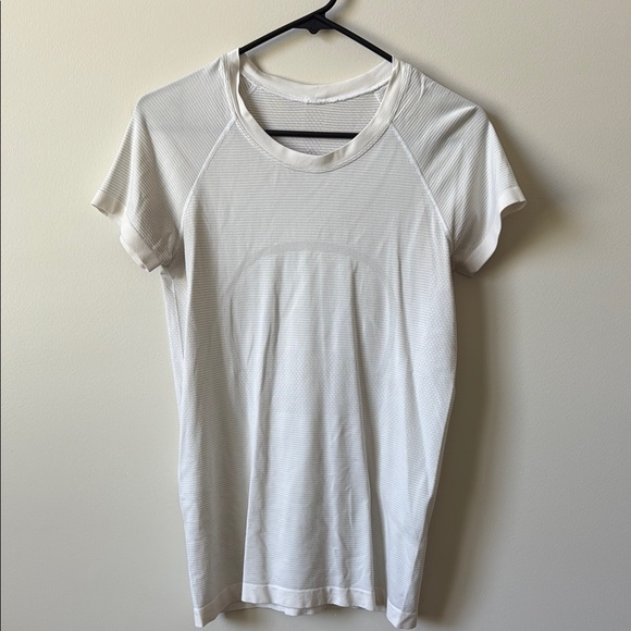 Lululemon Athletica White Fitted Short Sleeve Tee - Picture 1 of 3
